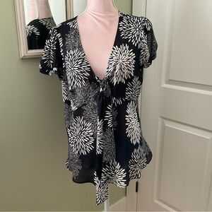 VIOLET & CLAIRE NEW YORK, BLACK AND WHITE FLORAL PRINT, SIZE: L